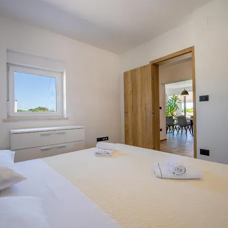 Vacation House Ana Fazana Exterior photo